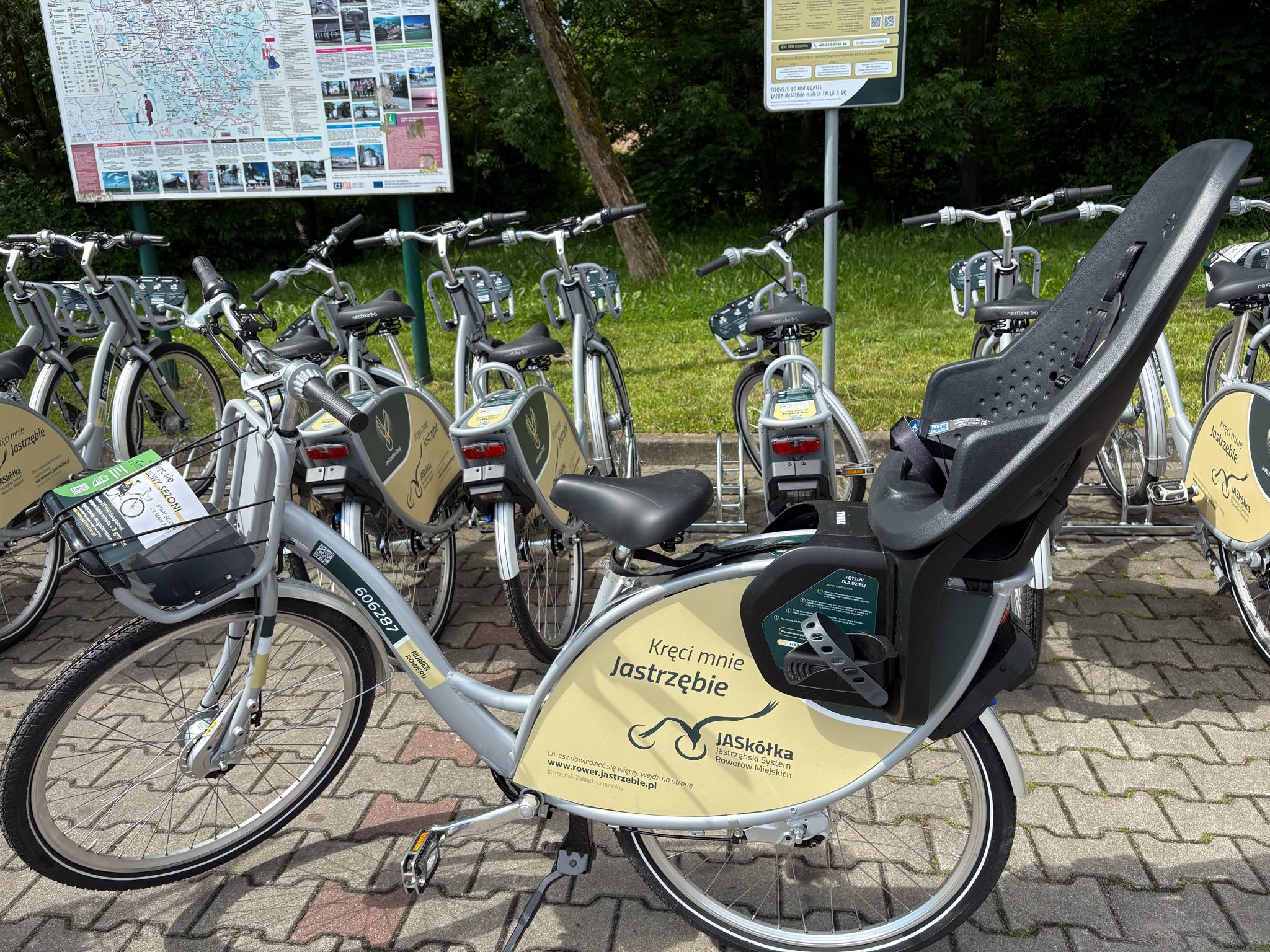 Featured image for “Jesień na dwóch kółkach: ostatnie kilometry sezonu z JASkółką”