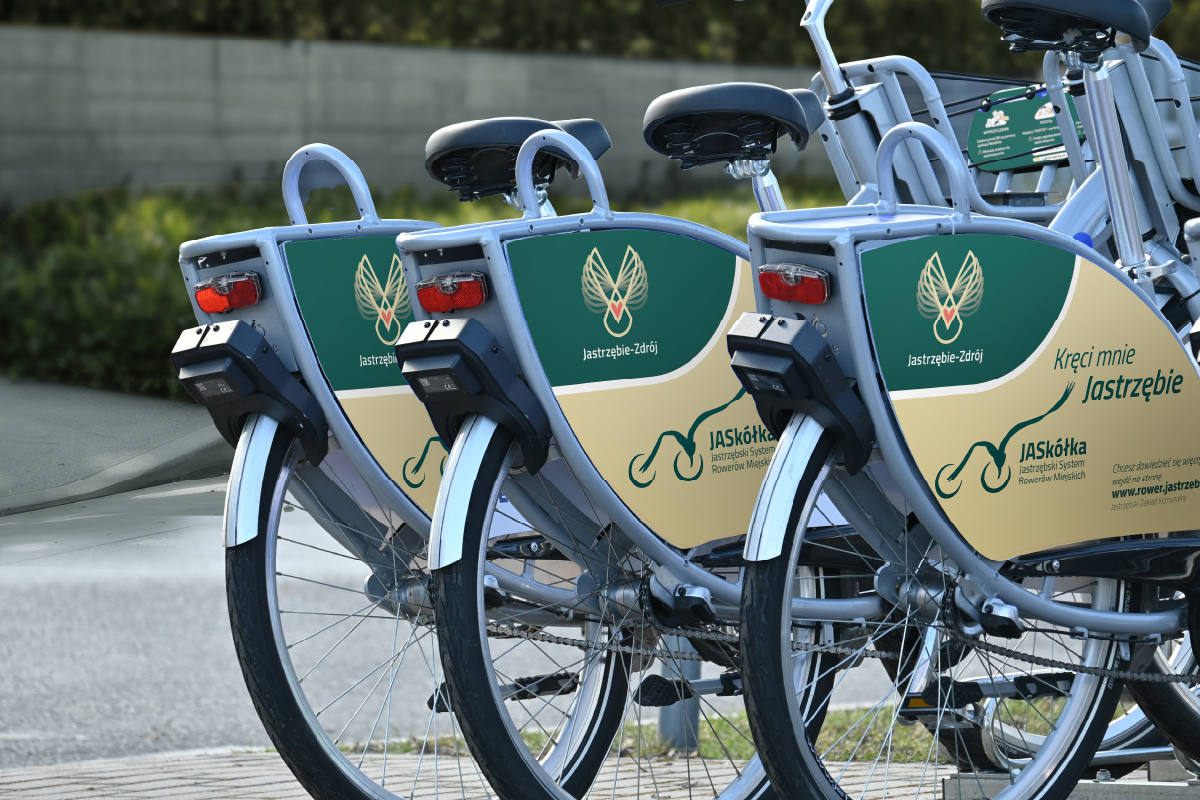 Koniec zimowania. JASkółka wraca na ulice